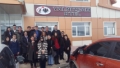 YALNIZÇAMDA KAHVALTI, ÇILDIRDA BALIK Fotoğrafı